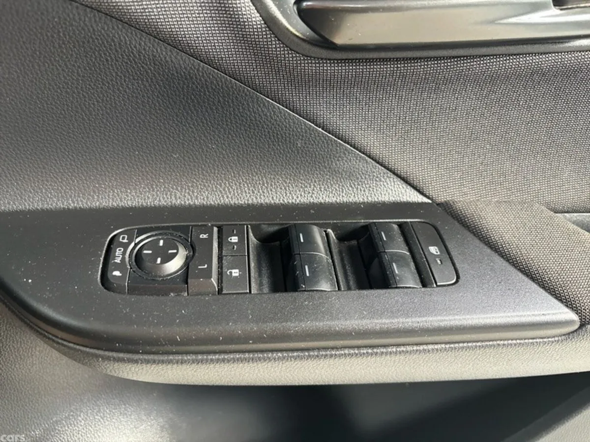Toyota C-HR SUV, Petrol Hybrid, 2024, Blue