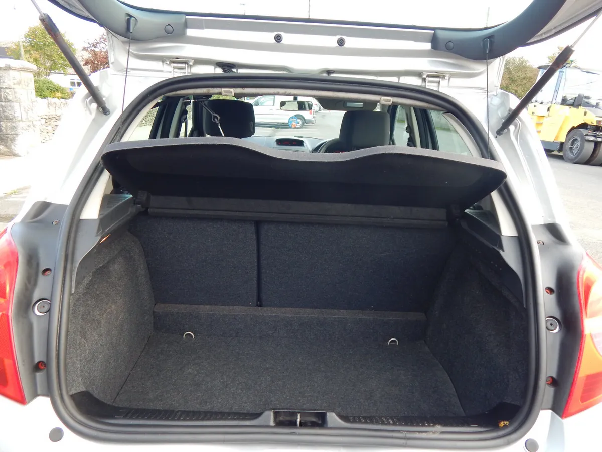 Renault Clio Hatchback, Petrol, 2006, Silver