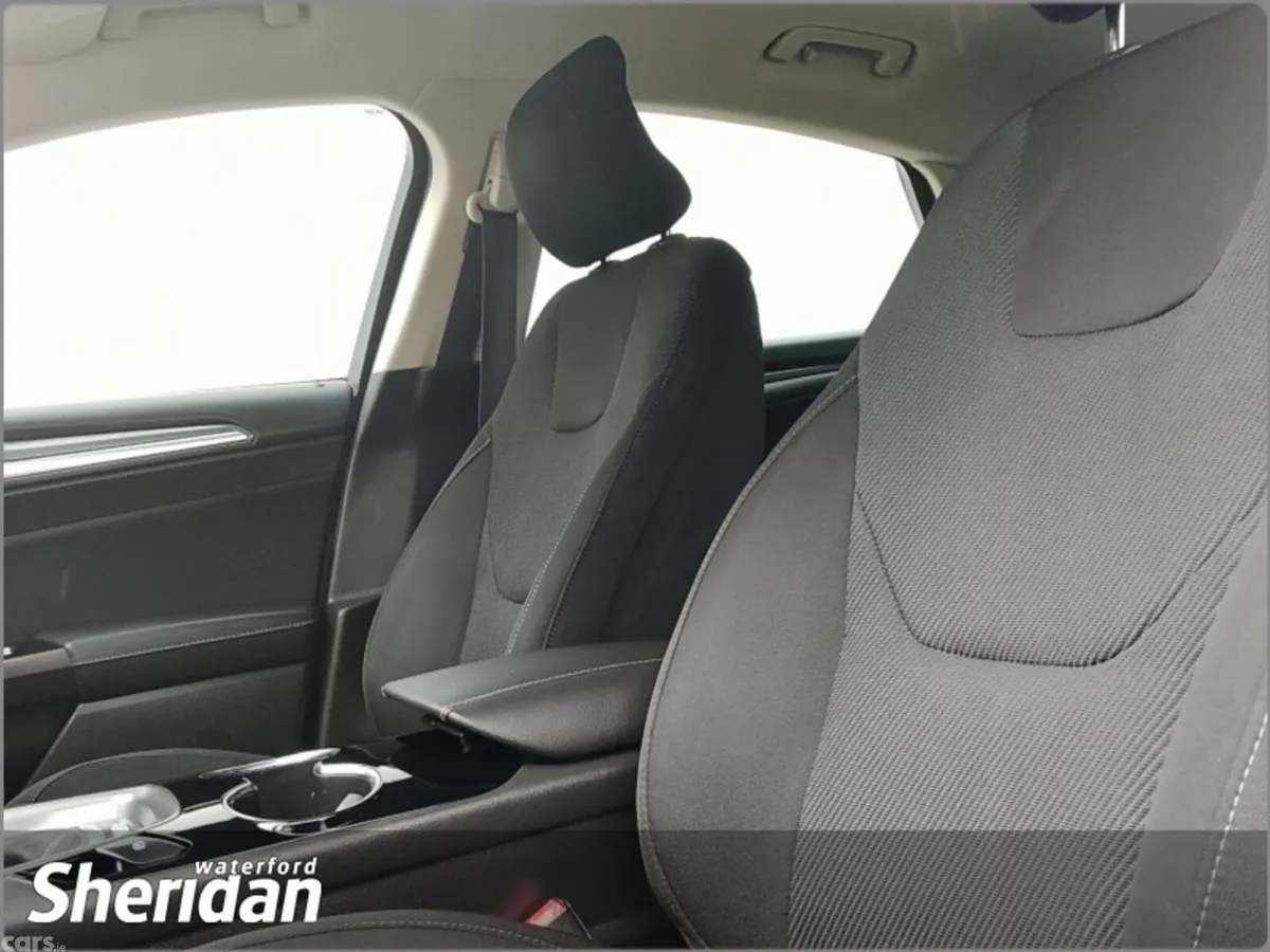Ford Mondeo Hatchback, Diesel, 2016, Red