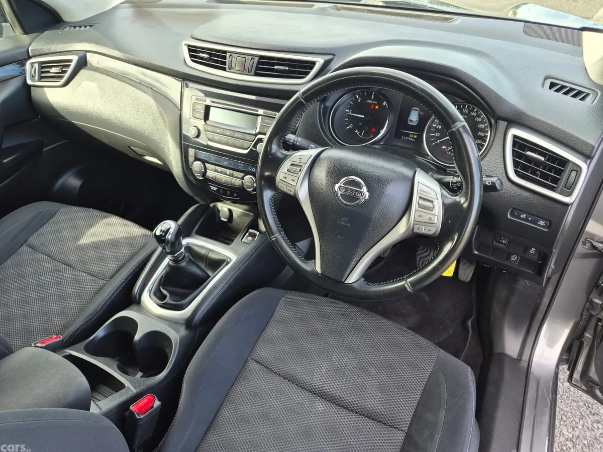 Nissan Qashqai Hatchback, Diesel, 2015, Grey