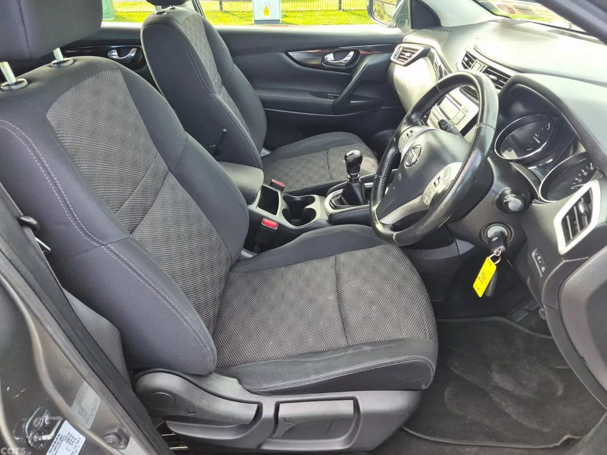 Nissan Qashqai Hatchback, Diesel, 2015, Grey