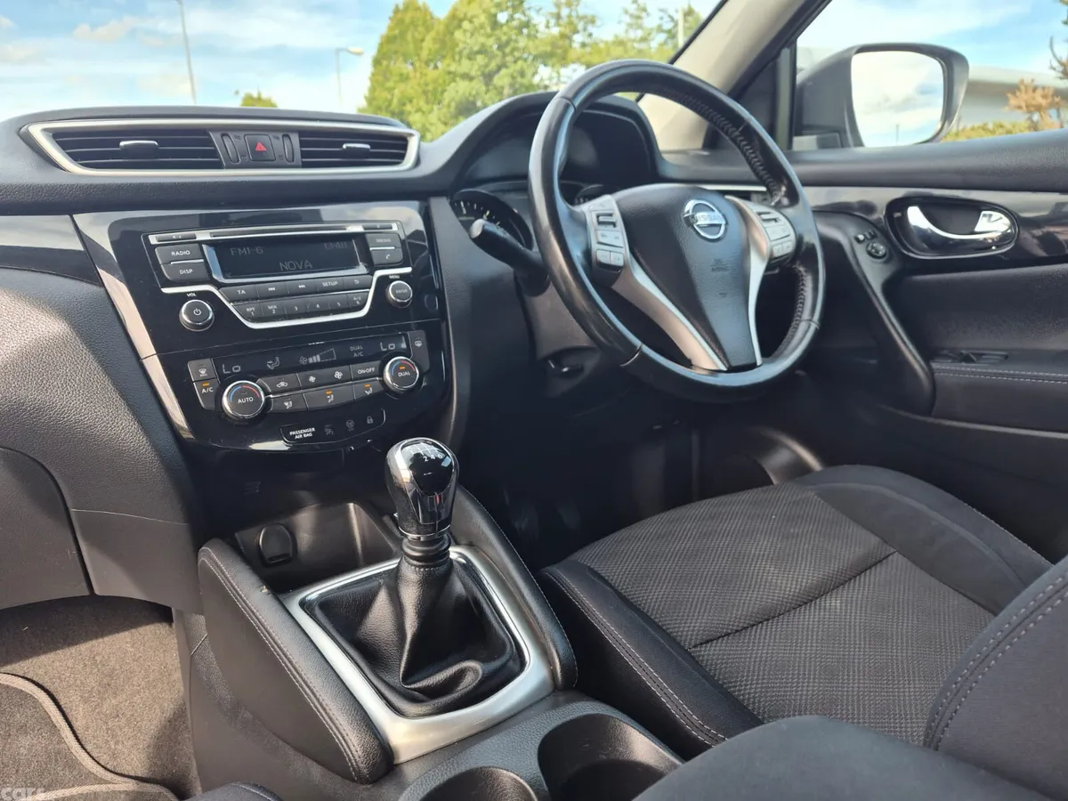 Nissan Qashqai Hatchback, Diesel, 2015, Grey
