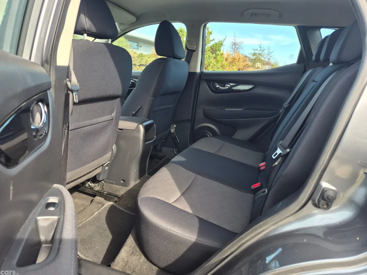 Nissan Qashqai Hatchback, Diesel, 2015, Grey