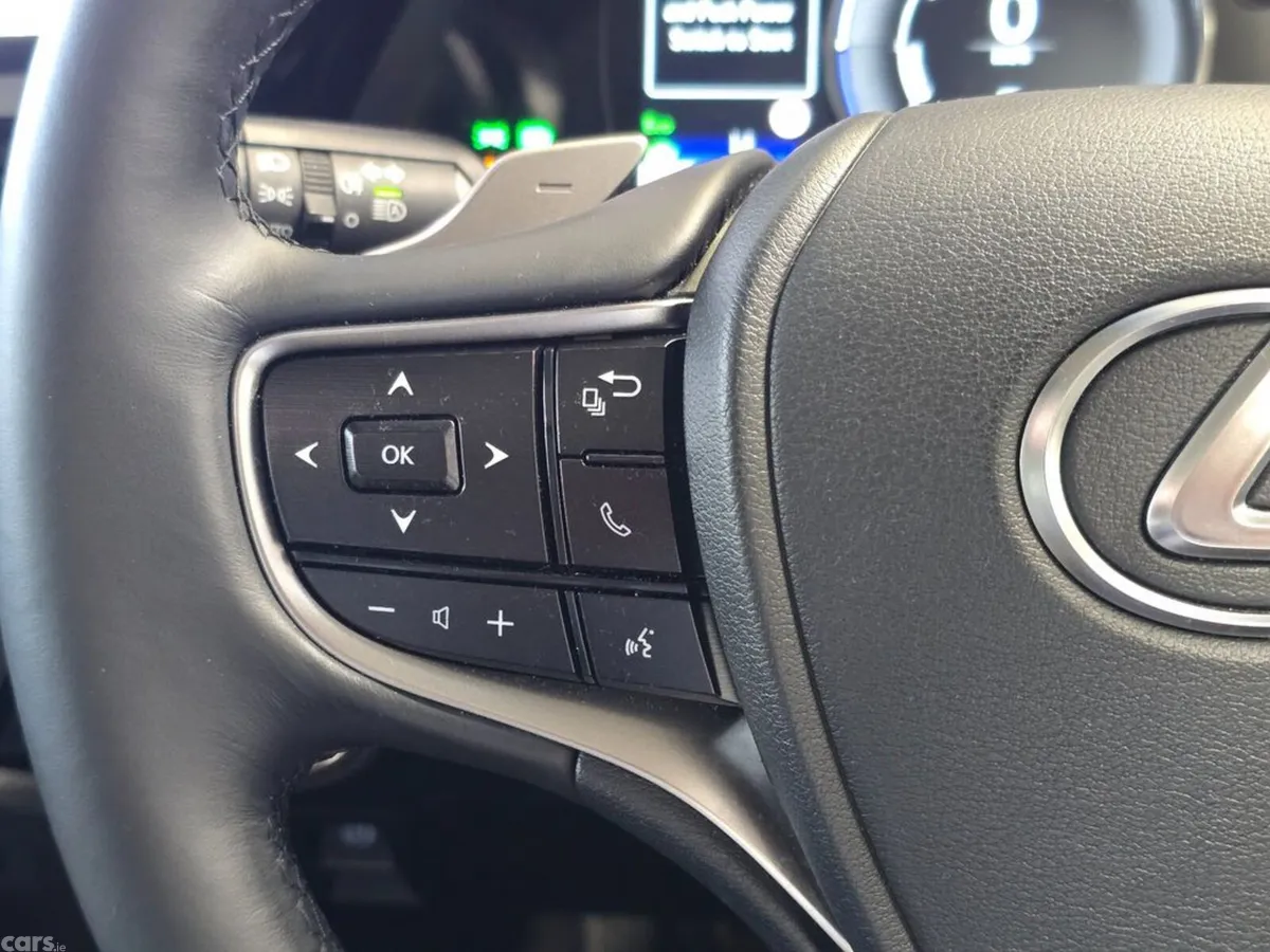 Lexus ES Saloon, Petrol Hybrid, 2025, Silver
