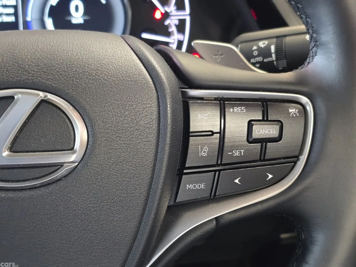 Lexus ES Saloon, Petrol Hybrid, 2025, Silver
