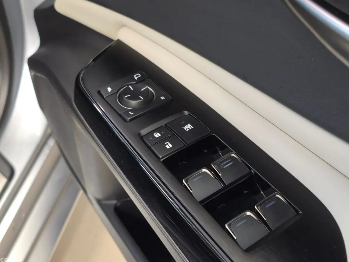 Lexus ES Saloon, Petrol Hybrid, 2025, Silver