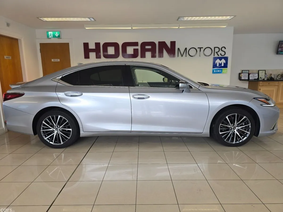 Lexus ES Saloon, Petrol Hybrid, 2025, Silver
