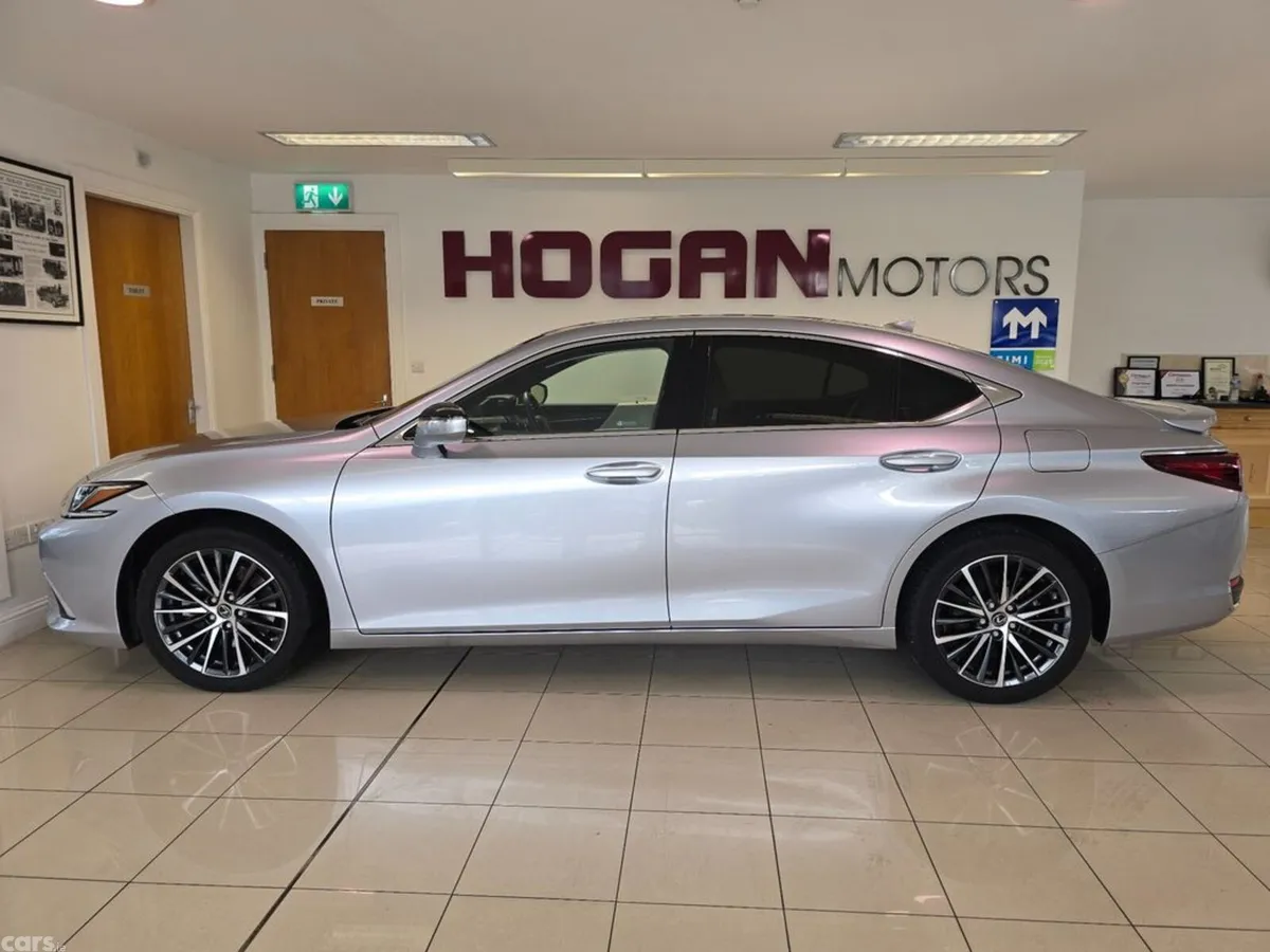 Lexus ES Saloon, Petrol Hybrid, 2025, Silver