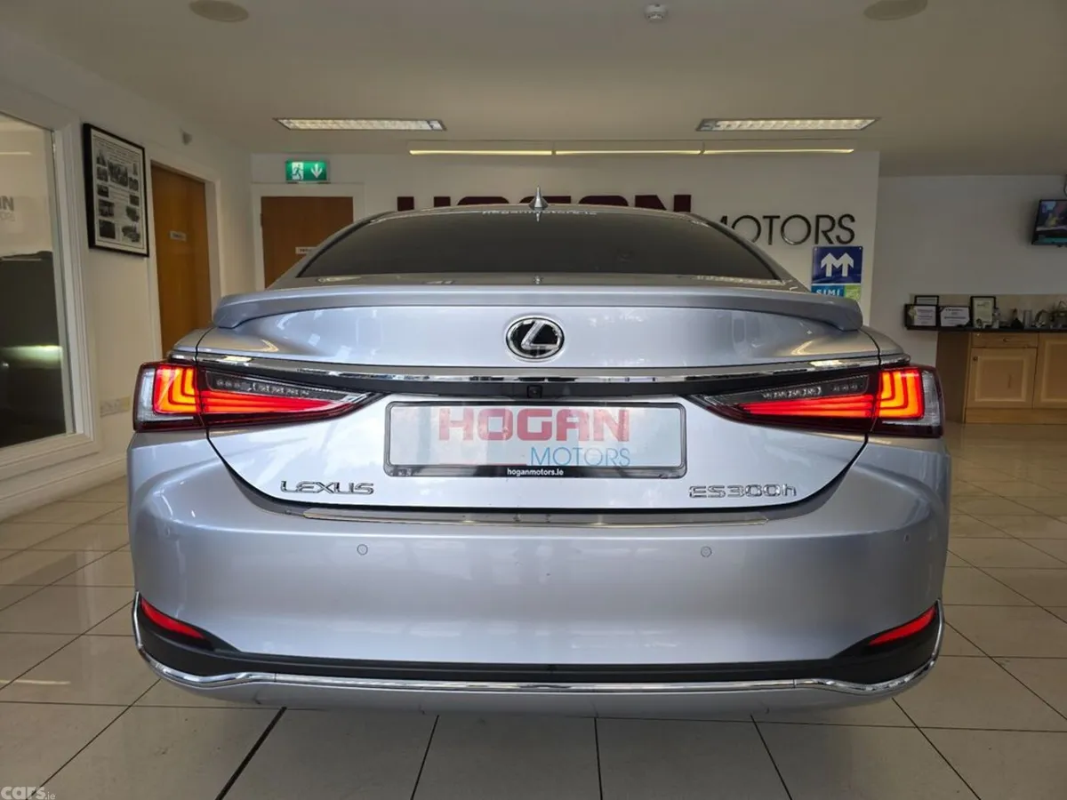 Lexus ES Saloon, Petrol Hybrid, 2025, Silver