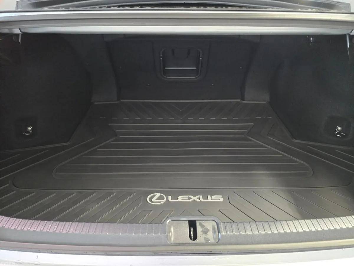 Lexus ES Saloon, Petrol Hybrid, 2025, Silver