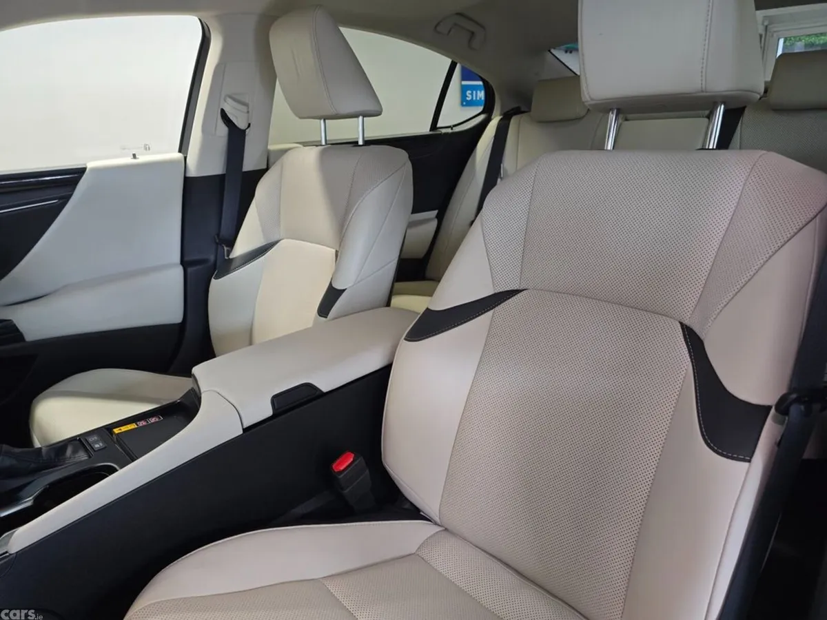 Lexus ES Saloon, Petrol Hybrid, 2025, Silver