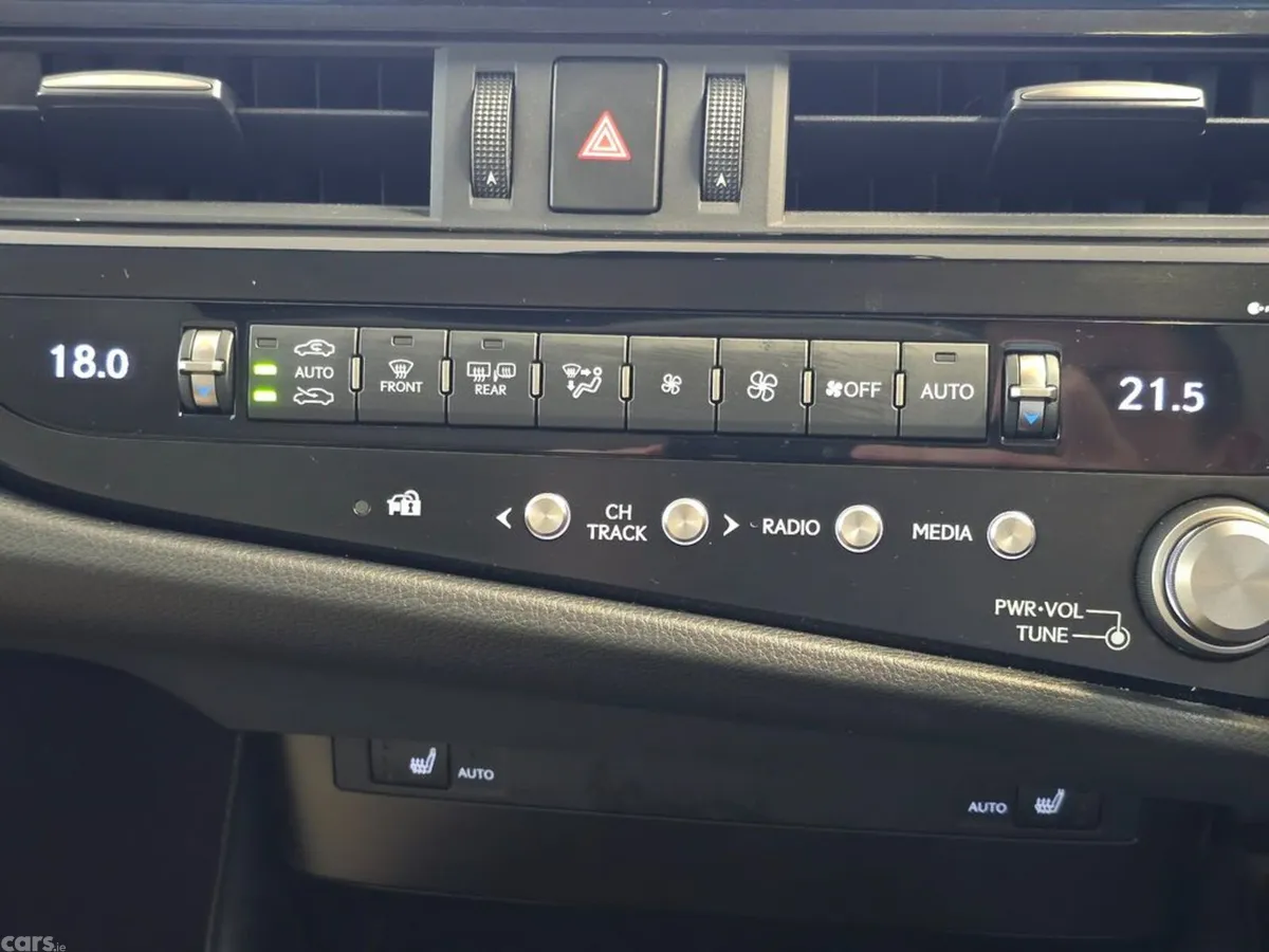 Lexus ES Saloon, Petrol Hybrid, 2025, Silver