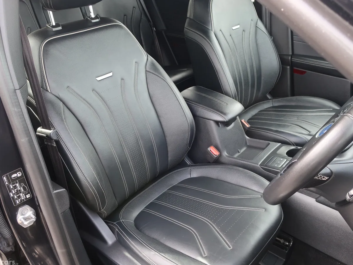 Ford Kuga SUV, Petrol Hybrid, 2023, Black