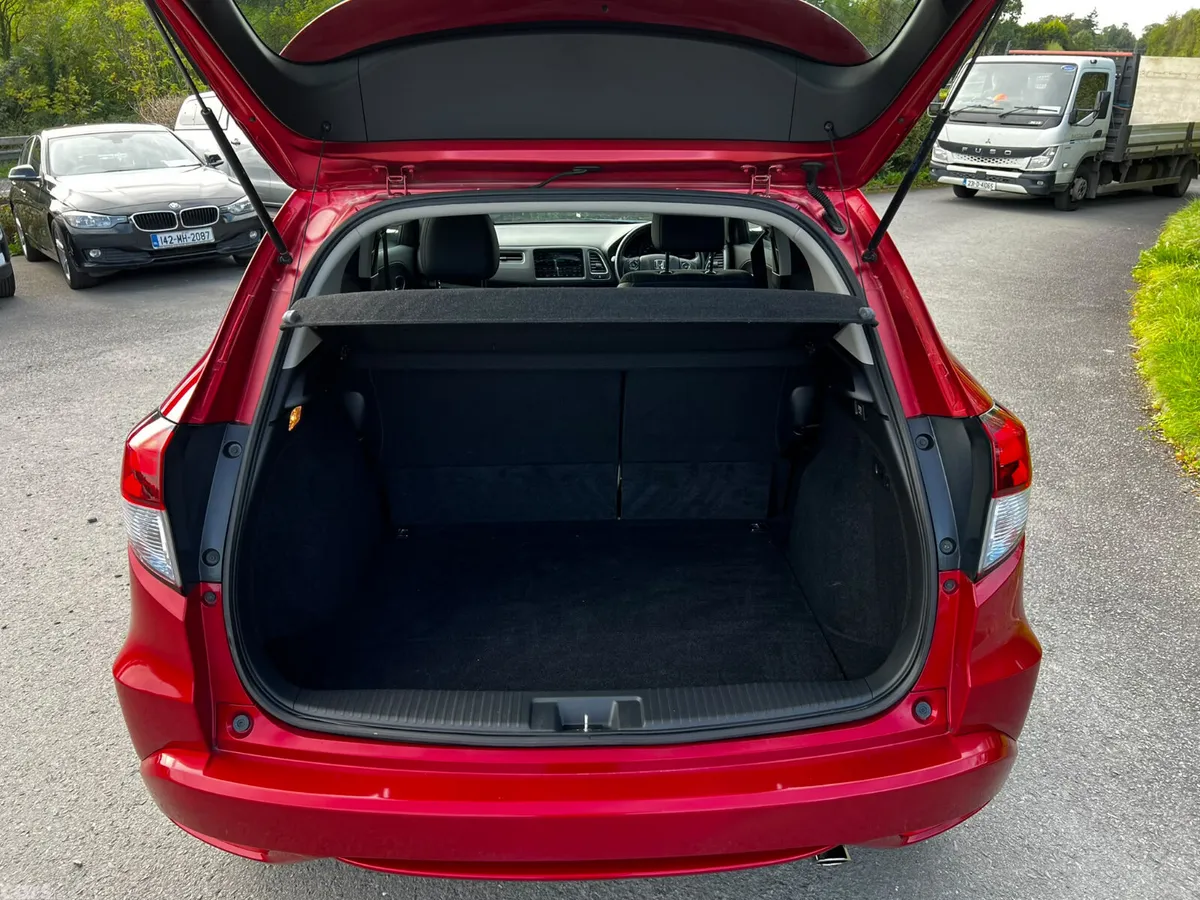 Honda Vezel Estate, Petrol Hybrid, 2017, Red