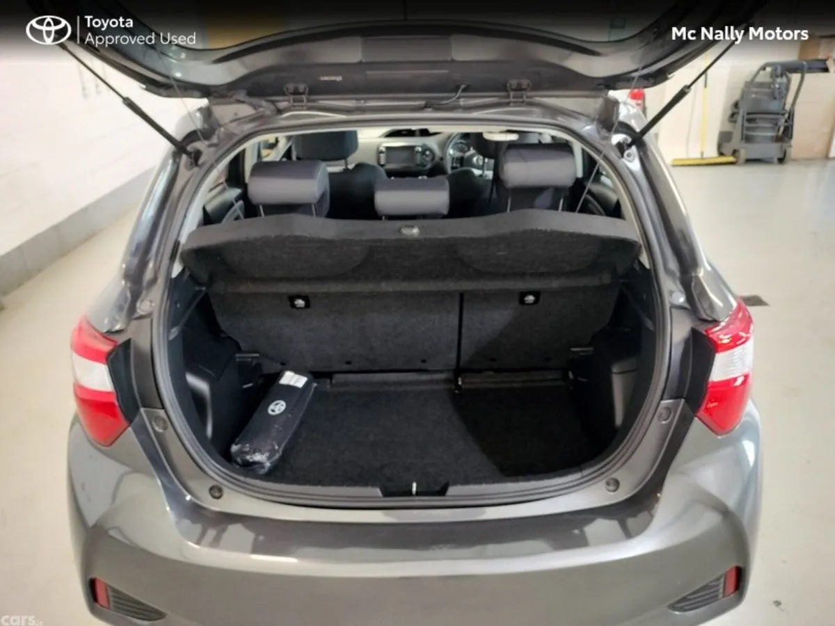 Toyota Yaris Hatchback, Petrol, 2019, Grey