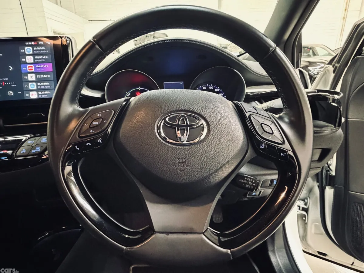Toyota C-HR SUV, Petrol Hybrid, 2019, White