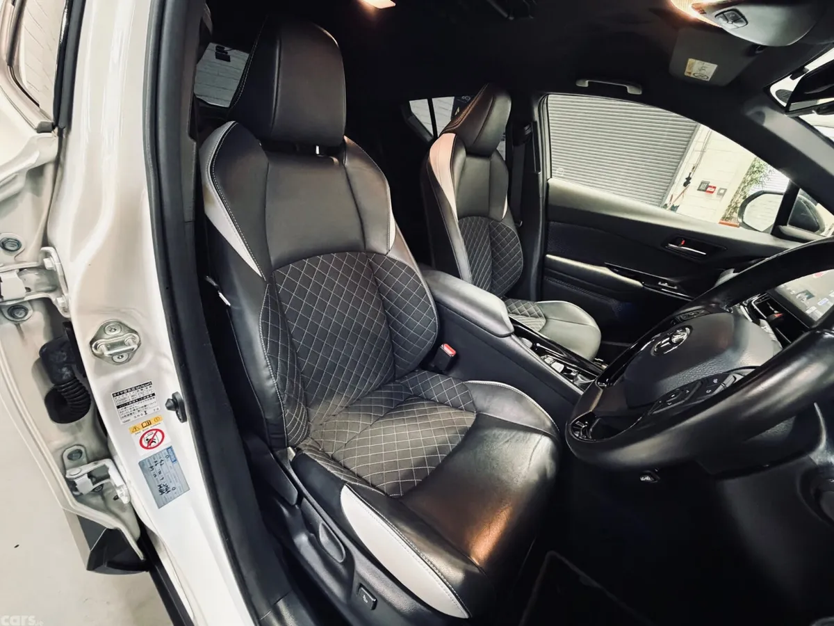 Toyota C-HR SUV, Petrol Hybrid, 2019, White