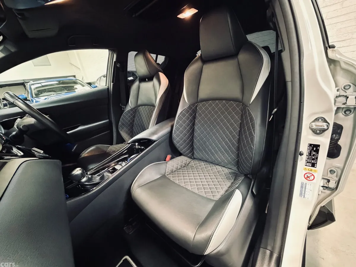 Toyota C-HR SUV, Petrol Hybrid, 2019, White