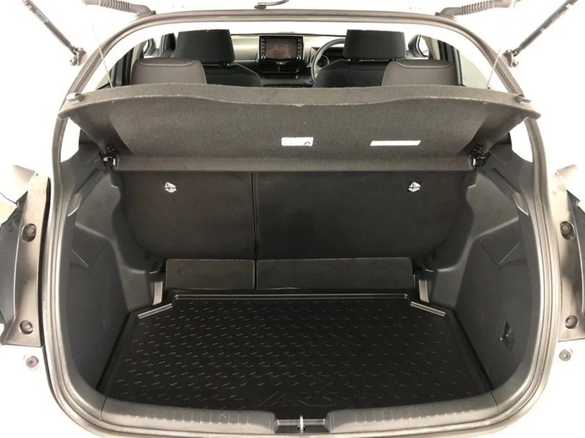 Toyota Yaris Hatchback, Petrol Hybrid, 2023, Grey