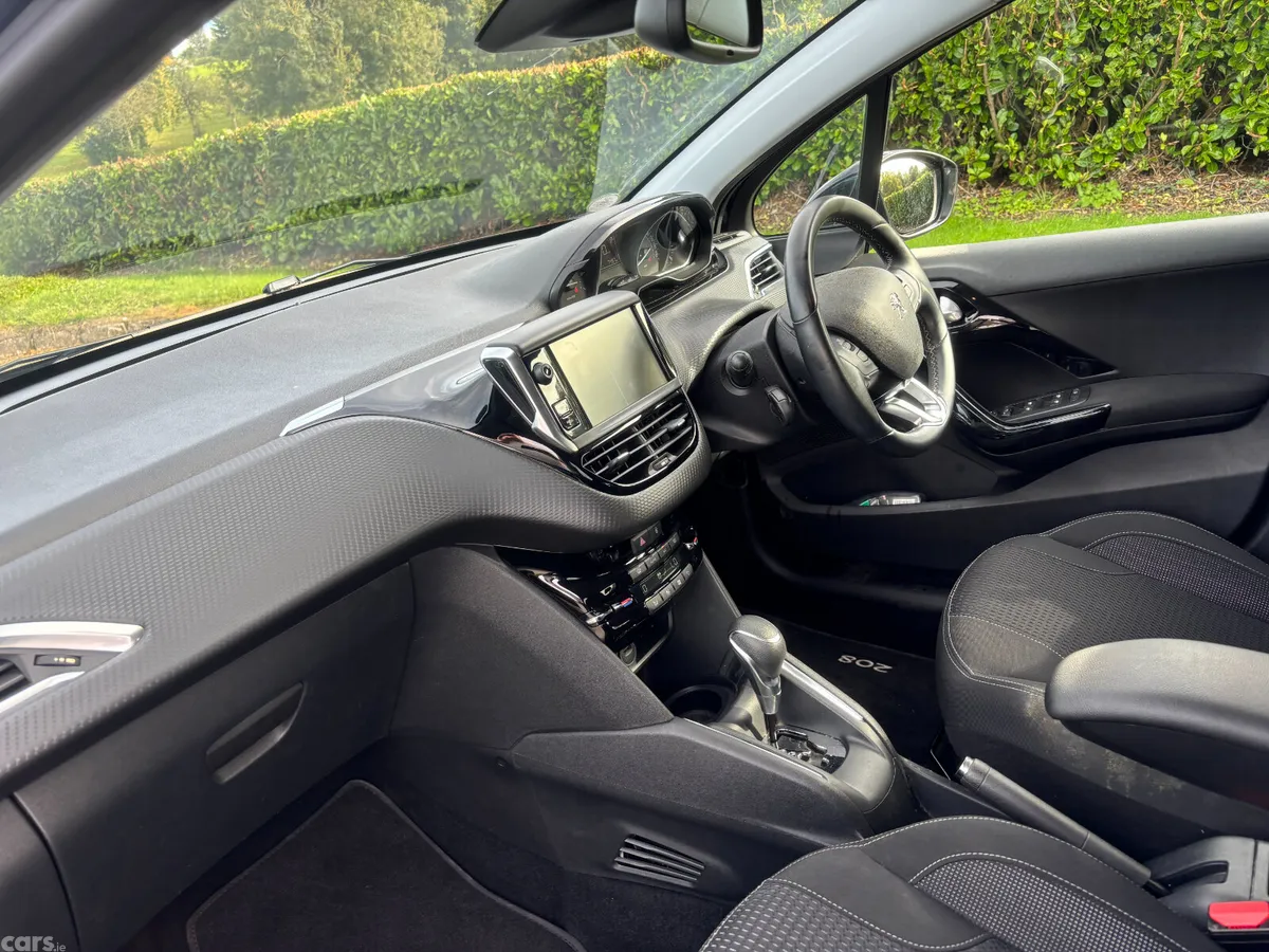 Peugeot 208 Hatchback, Petrol, 2020, Blue