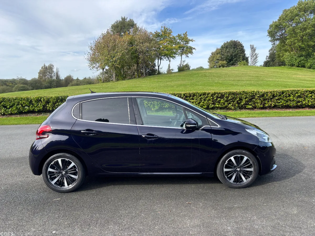Peugeot 208 Hatchback, Petrol, 2020, Blue