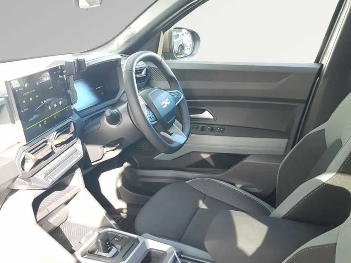 Dacia Duster SUV, Petrol Hybrid, 2026, Grey