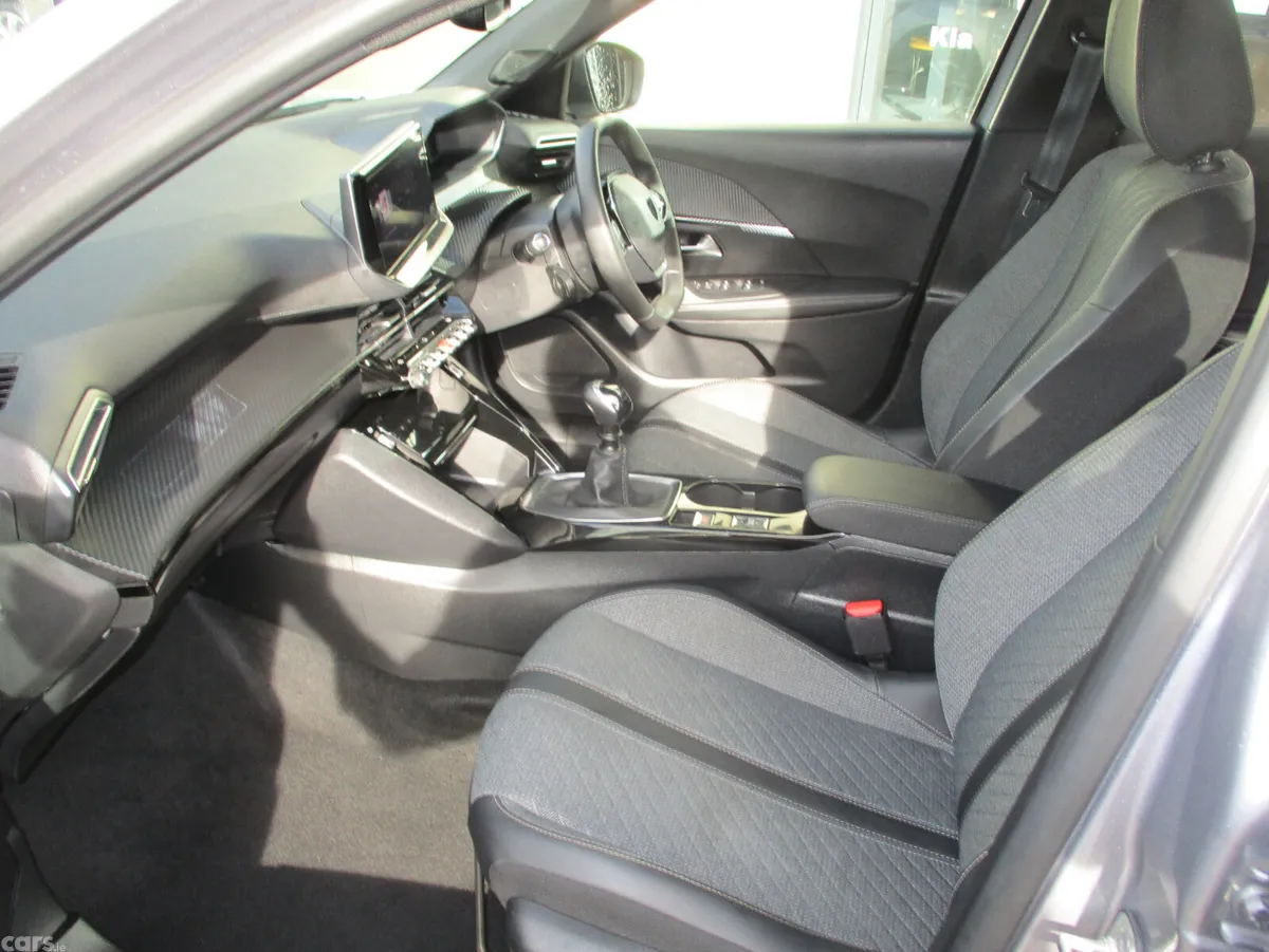 Peugeot 2008 MPV, Petrol, 2024, Grey