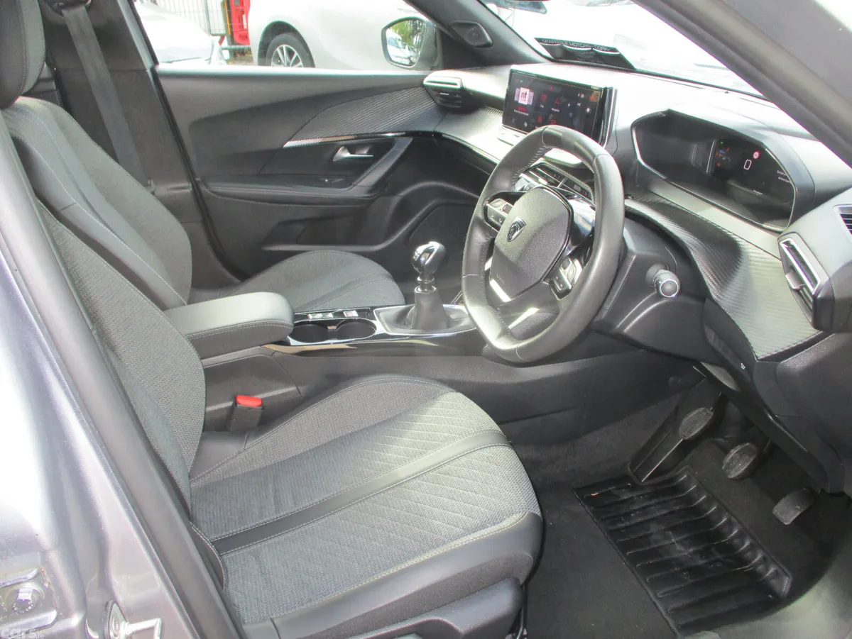 Peugeot 2008 MPV, Petrol, 2024, Grey