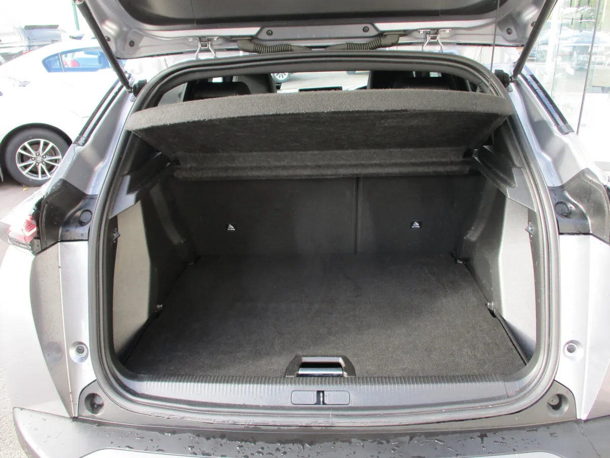 Peugeot 2008 MPV, Petrol, 2024, Grey