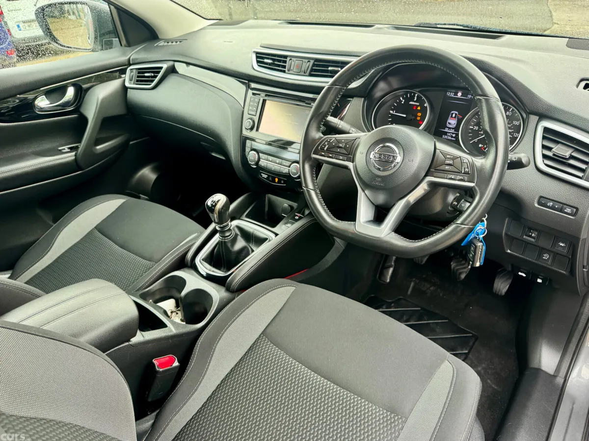 Nissan Qashqai Hatchback, Diesel, 2018, Grey