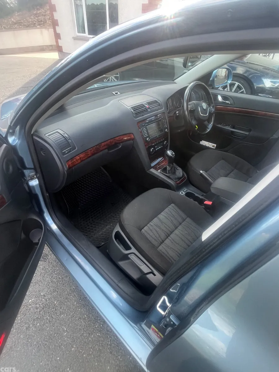 Skoda Octavia Saloon, Diesel, 2011, Grey