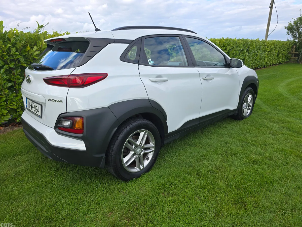 Hyundai KONA MPV, Petrol, 2018, White
