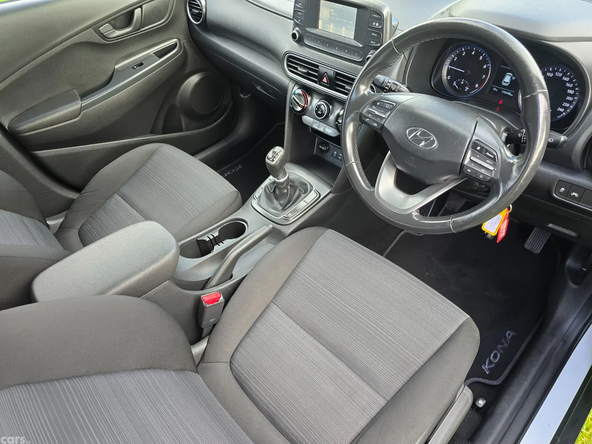 Hyundai KONA MPV, Petrol, 2018, White