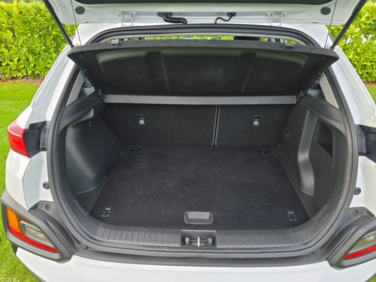 Hyundai KONA MPV, Petrol, 2018, White