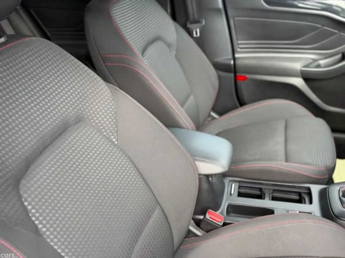 Ford Focus Hatchback, Diesel, 2020, Blue
