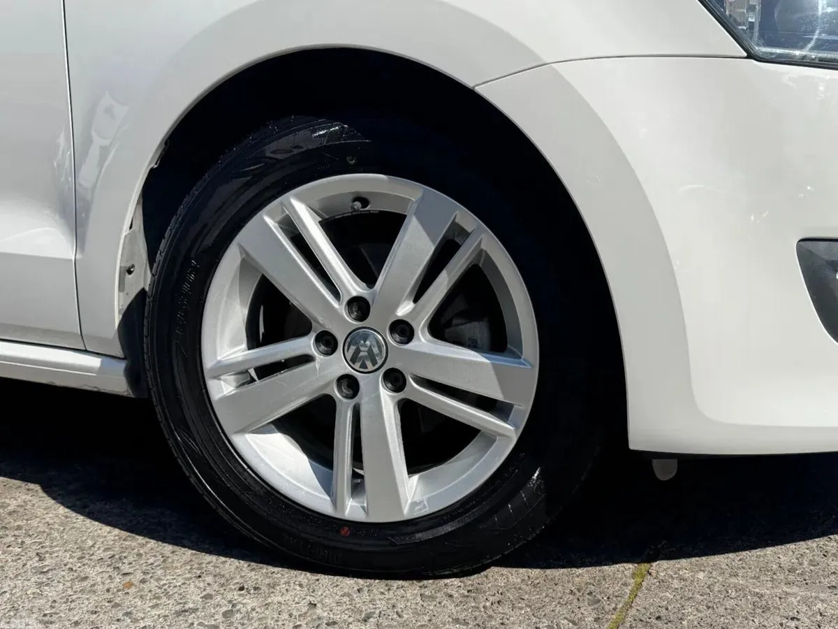 Volkswagen Polo Hatchback, Petrol, 2013, White