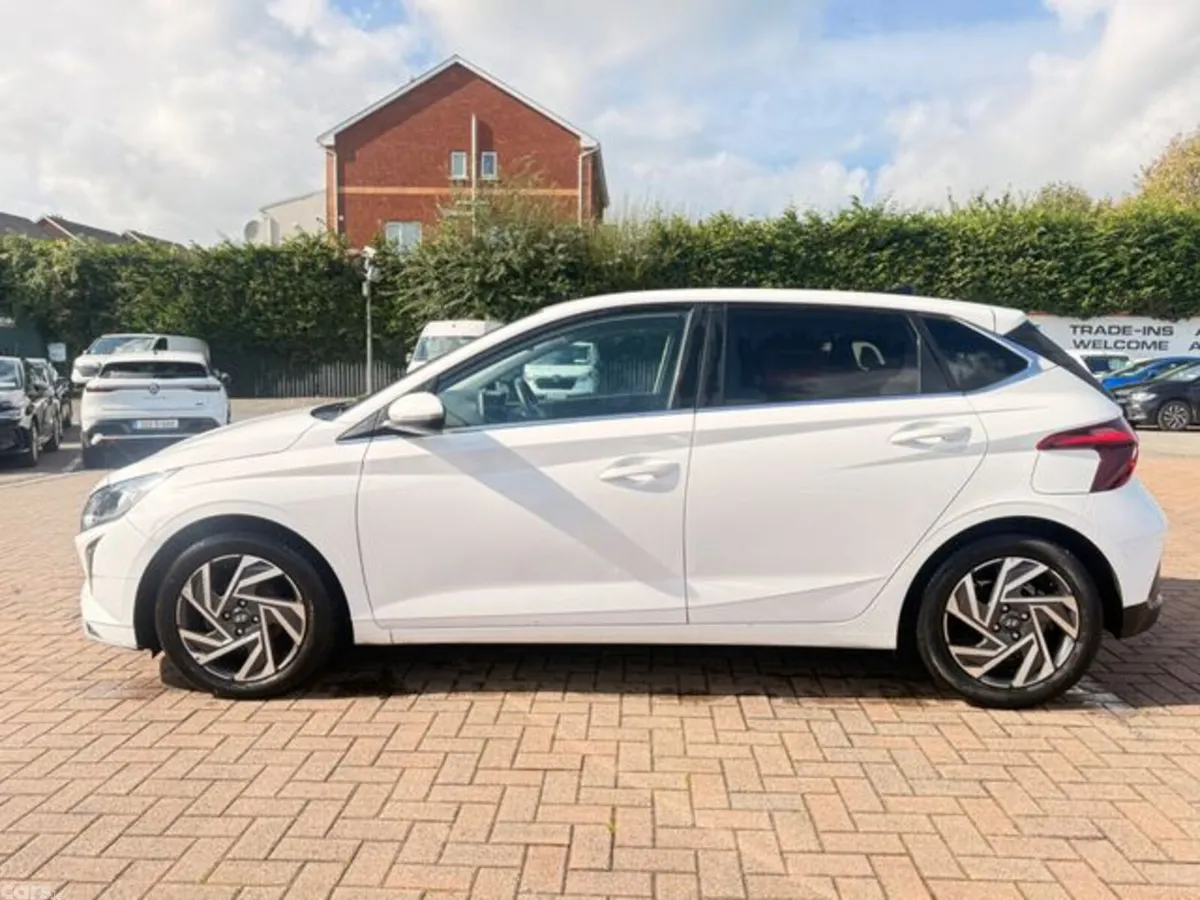 Hyundai i20 Hatchback, Petrol, 2024, White