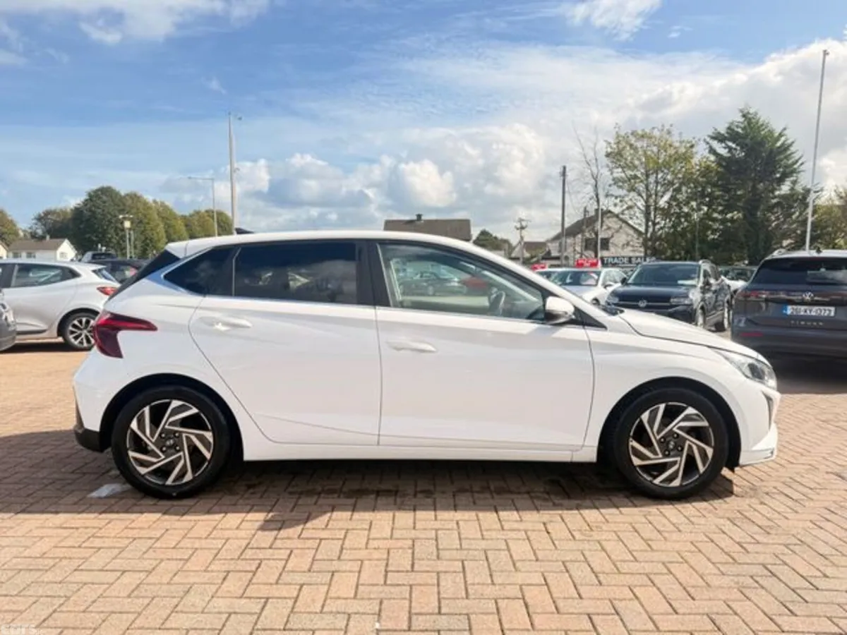 Hyundai i20 Hatchback, Petrol, 2024, White