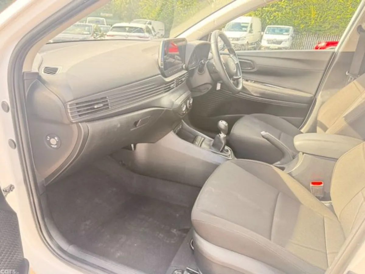 Hyundai i20 Hatchback, Petrol, 2024, White