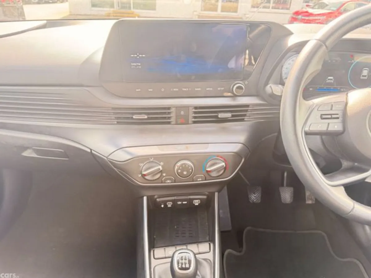 Hyundai i20 Hatchback, Petrol, 2024, White