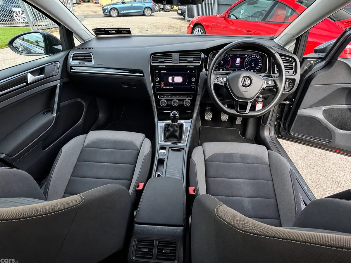 Volkswagen Golf Estate, Petrol, 2019, Grey