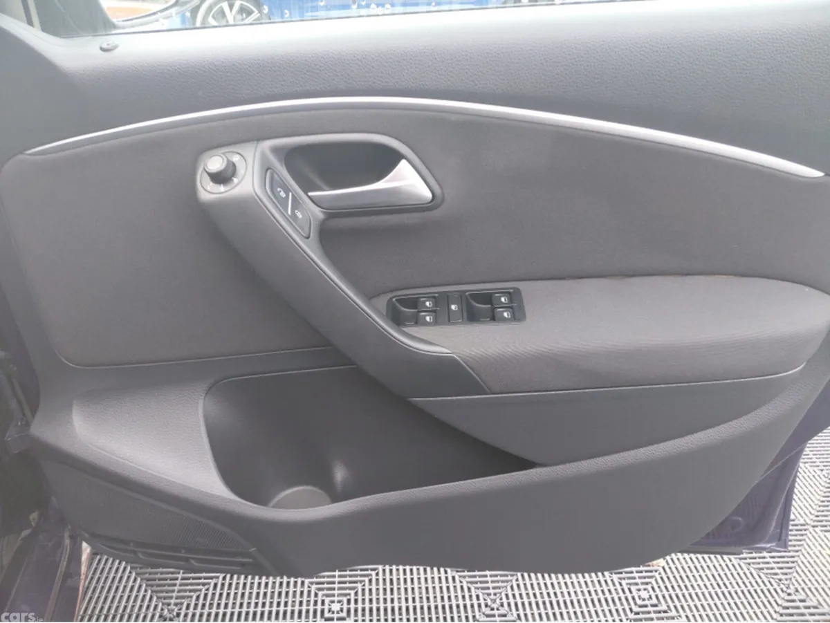 Volkswagen Polo Hatchback, Petrol, 2016, Blue