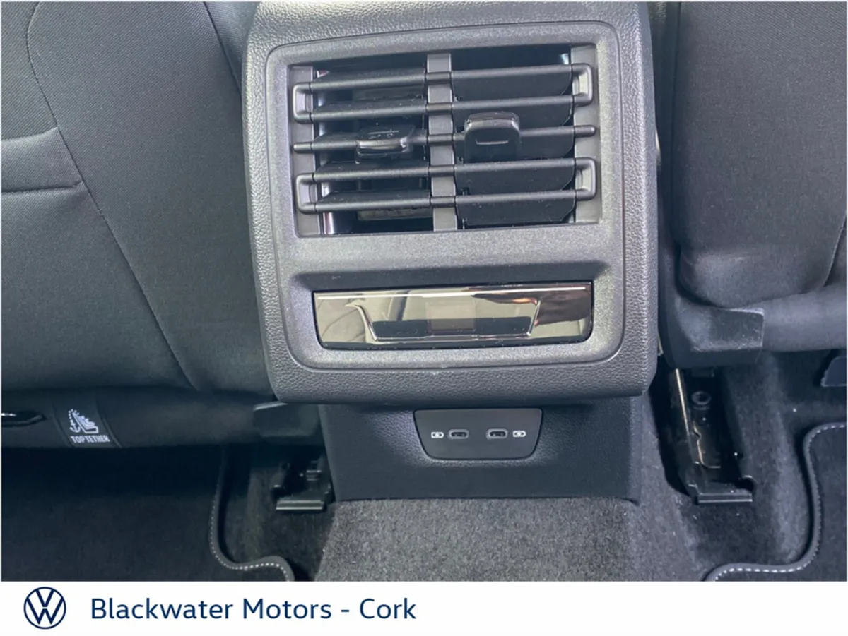 Volkswagen Golf Estate, Petrol, 2023, Blue