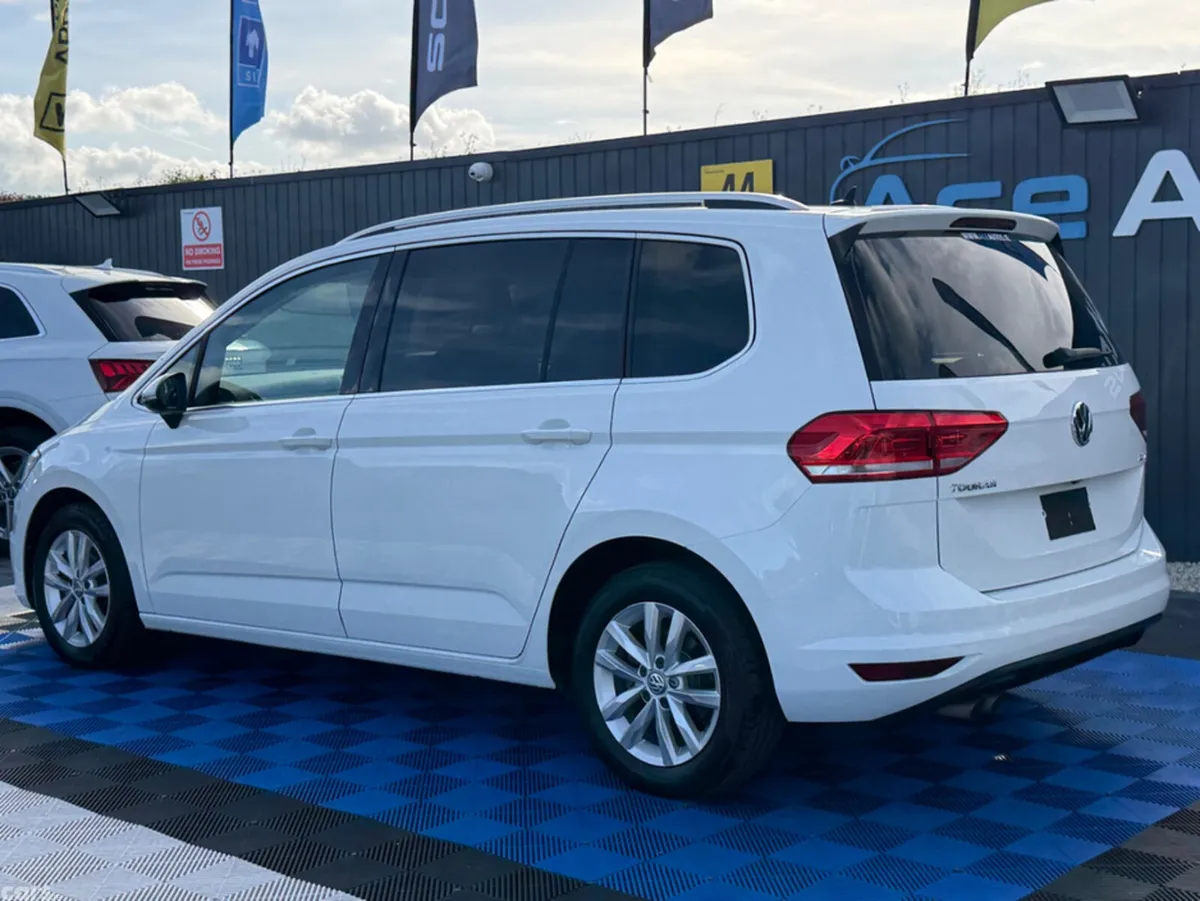 Volkswagen Touran MPV, Diesel, 2019, White