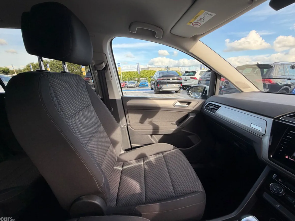 Volkswagen Touran MPV, Diesel, 2019, White