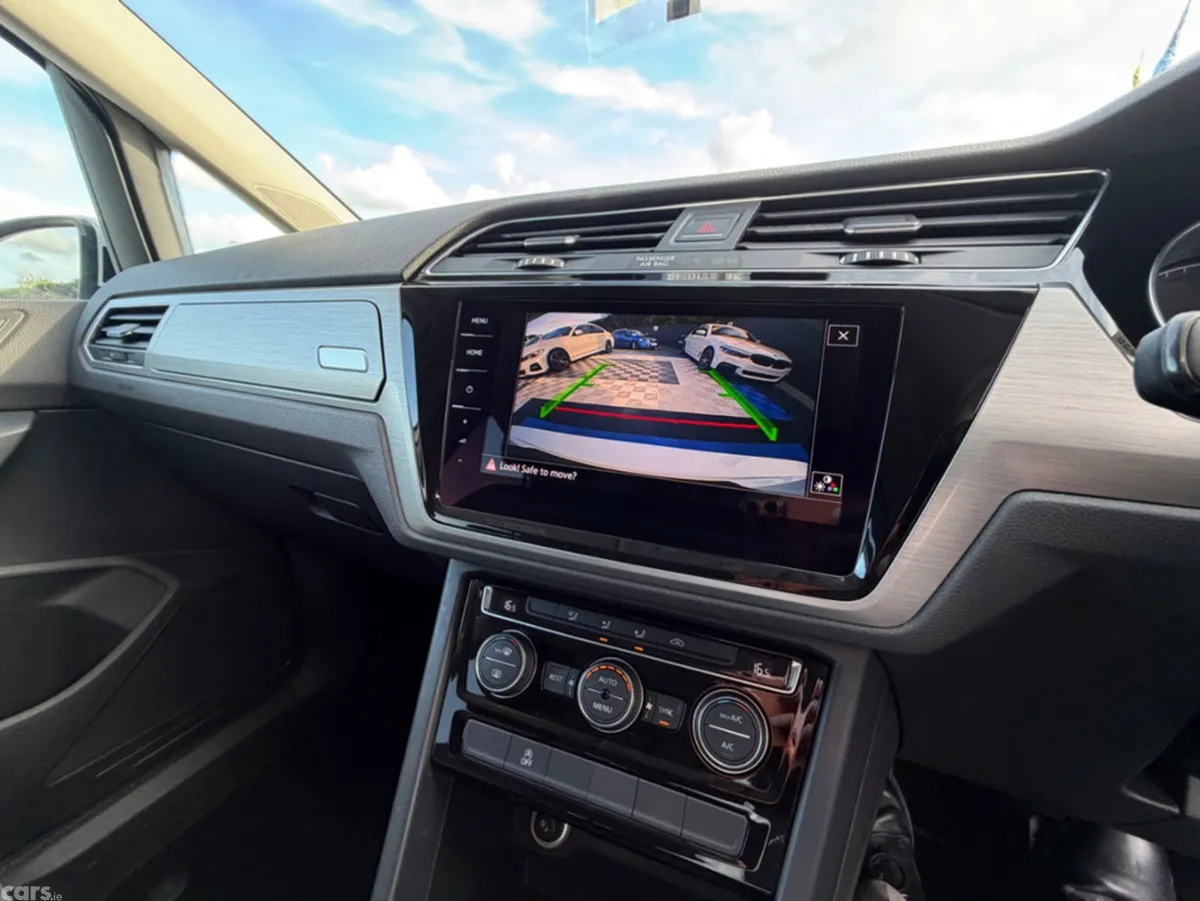 Volkswagen Touran MPV, Diesel, 2019, White