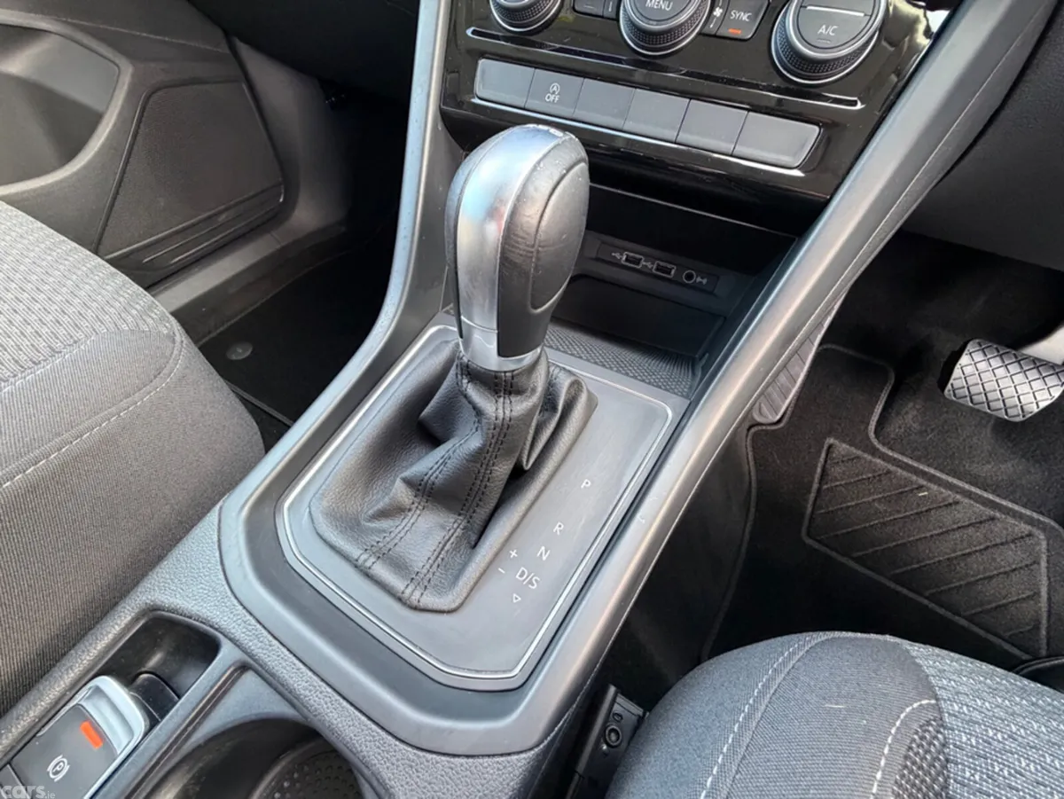Volkswagen Touran MPV, Diesel, 2019, White