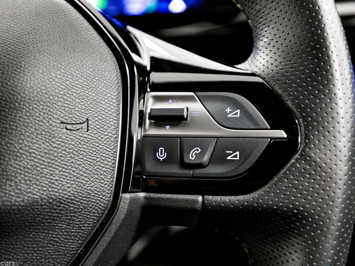 Peugeot 308 Hatchback, Electric, 2024, Blue