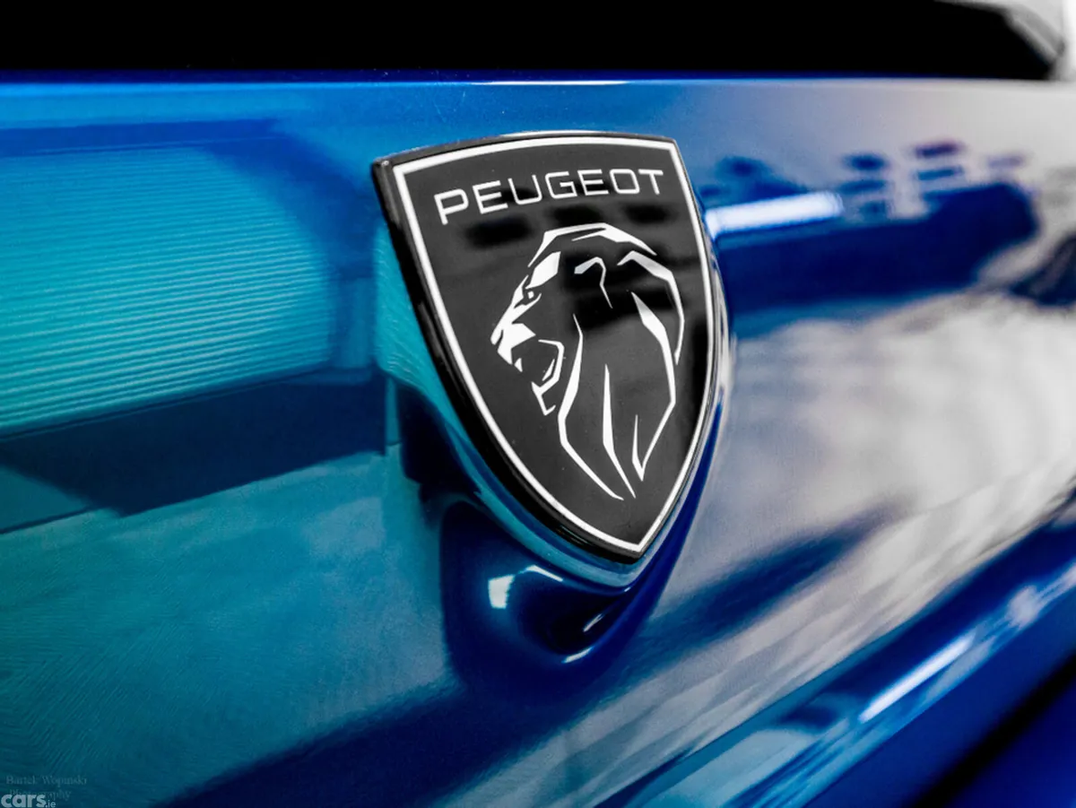 Peugeot 308 Hatchback, Electric, 2024, Blue
