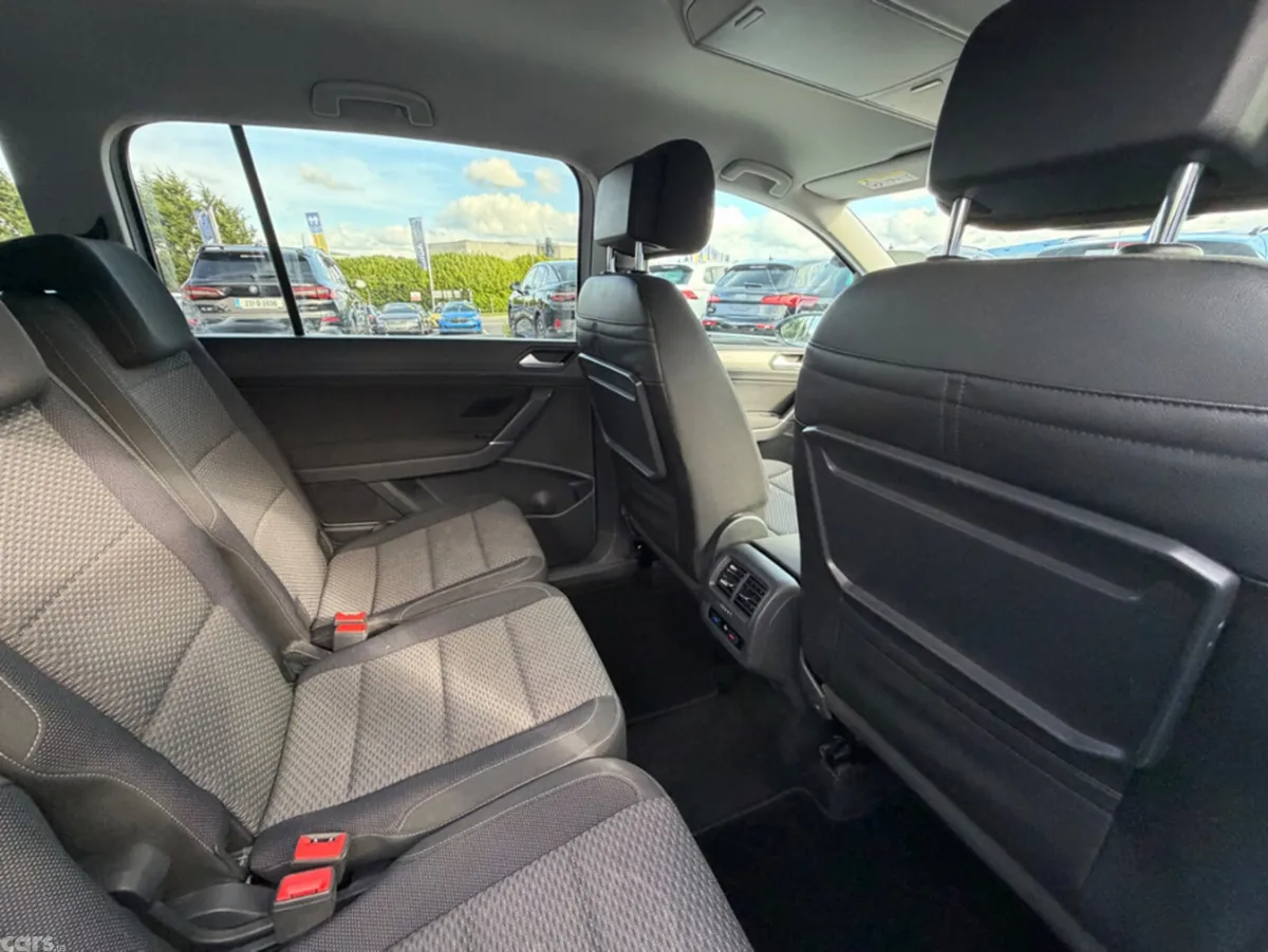 Volkswagen Touran MPV, Diesel, 2019, White